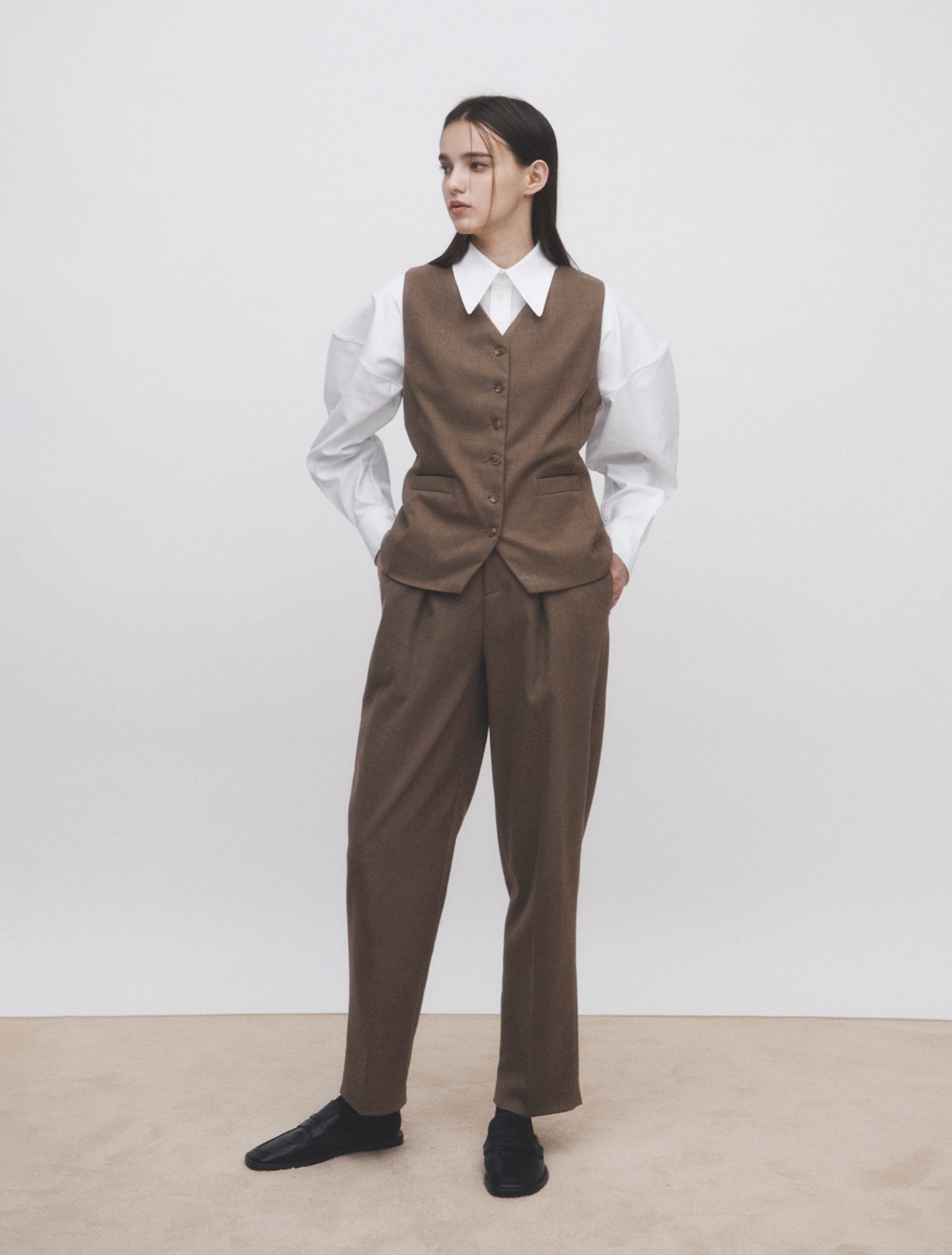 High-Rise Tapered-Leg Trousers (Brown)